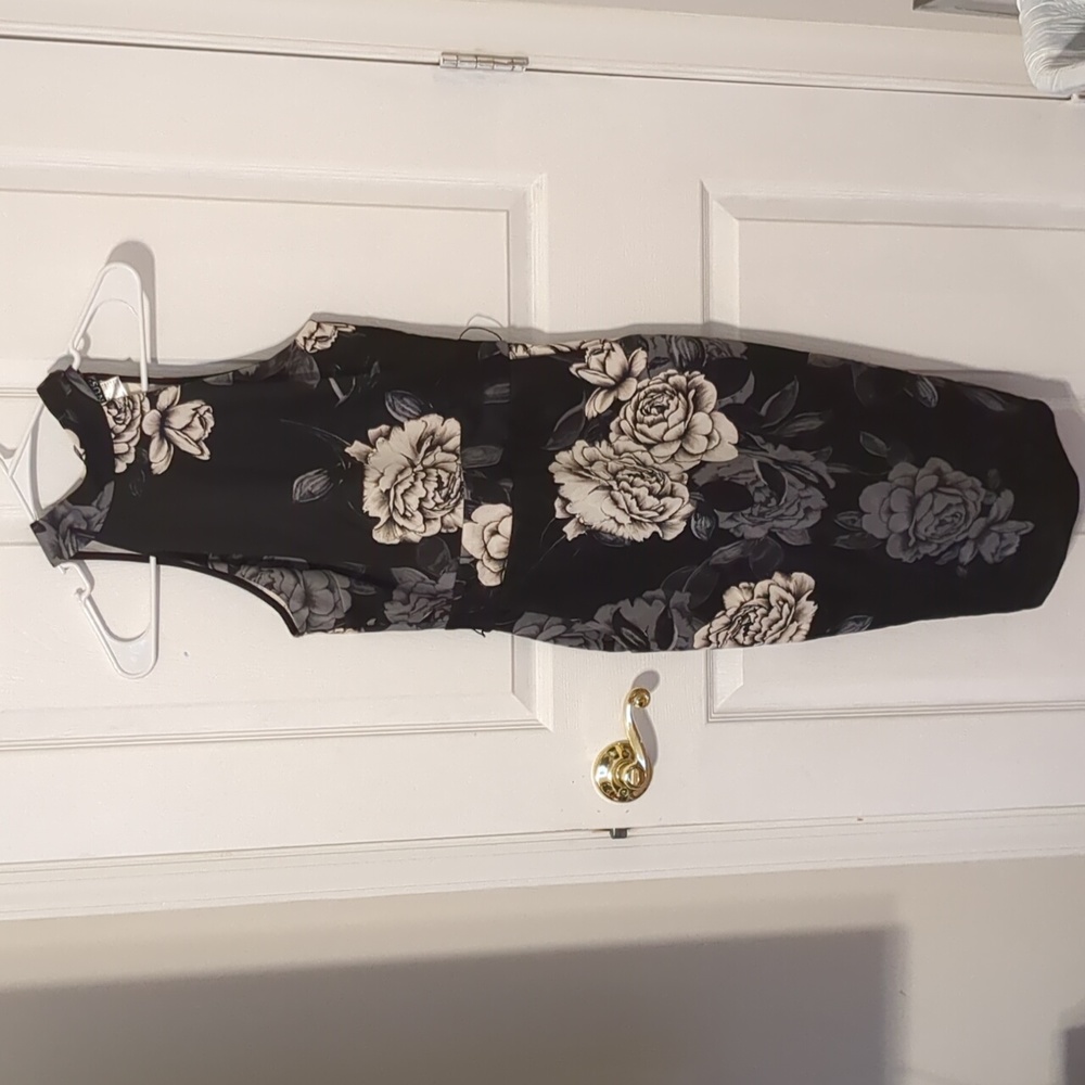 Women's black and white flower dress size S